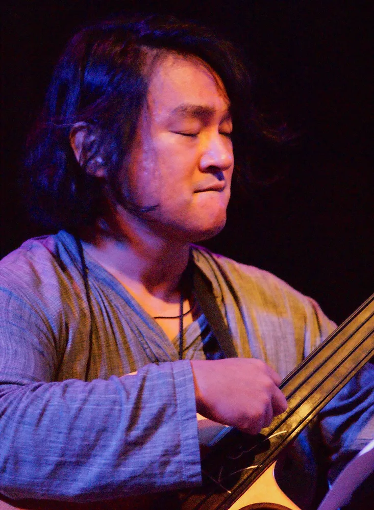 Stomu Takeishi